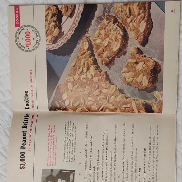 • Pillsbury's 1953 Cook Book with Red and Yellow Cover, Vintage - Picture 6 of 7